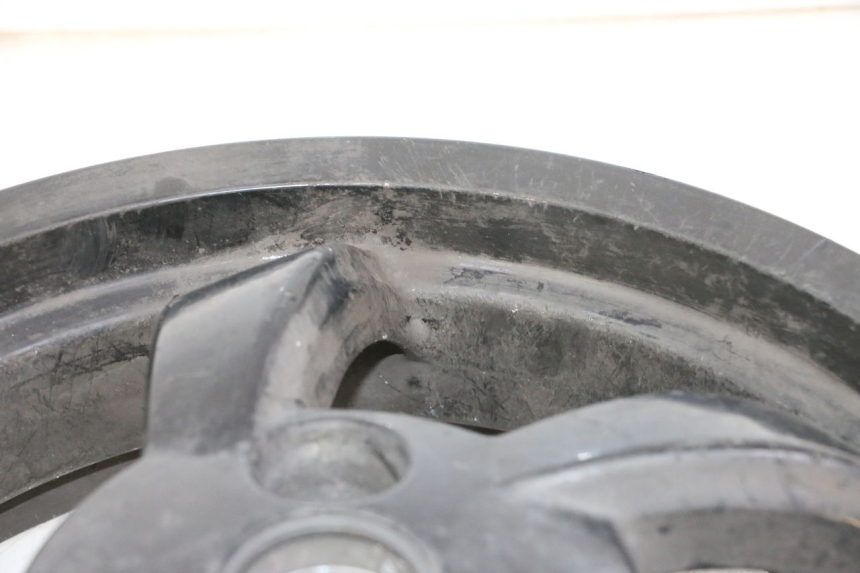 photo de CERCHIO POSTERIORE PEUGEOT CITYSTAR 50 (2013 - 2017) - Primo piano ad alta risoluzione