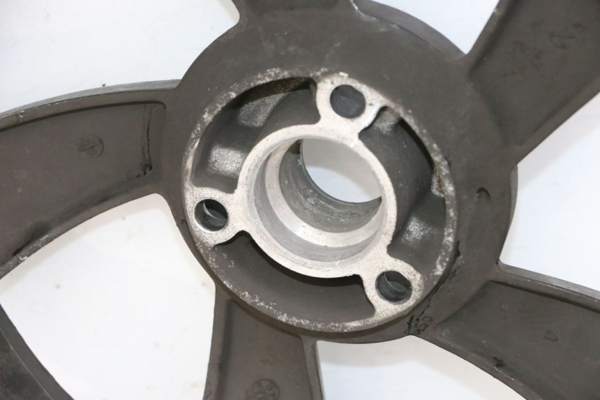 photo de CERCHIO POSTERIORE PEUGEOT CITYSTAR 50 (2013 - 2017) - Dettagli dei punti di fissaggio