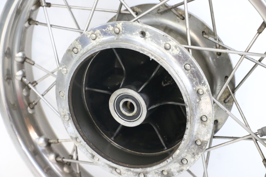 photo de CERCHIO POSTERIORE APRILIA CLASSIC 125 (1995 - 2001) - Stato della superficie e materiale