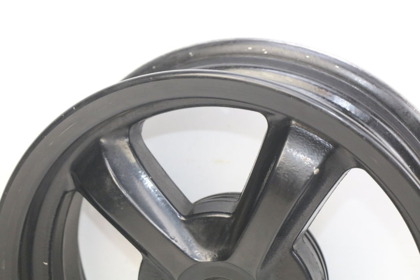 photo de CERCHIO POSTERIORE SYM CROX 4T 50 (2016 - 2023) - Dettagli dei punti di fissaggio