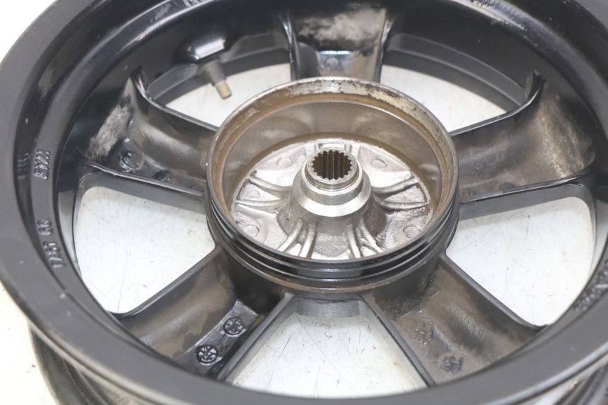 photo de CERCHIO POSTERIORE SYM CROX 4T 50 (2016 - 2023) - Stato della superficie e materiale