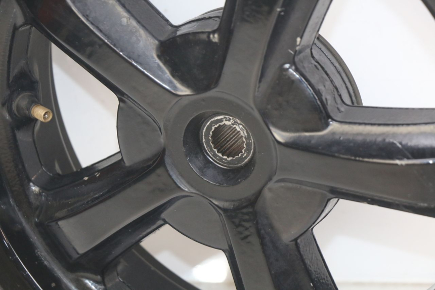 photo de CERCHIO POSTERIORE SYM CROX 4T 50 (2016 - 2023) - Primo piano tecnico