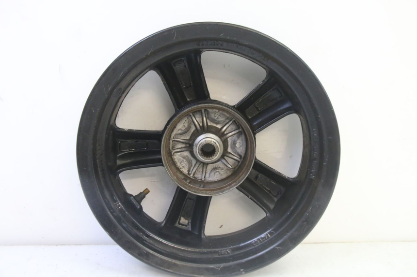 photo de CERCHIO POSTERIORE SYM CROX 4T 50 (2016 - 2023) - Dettagli dei punti di fissaggio