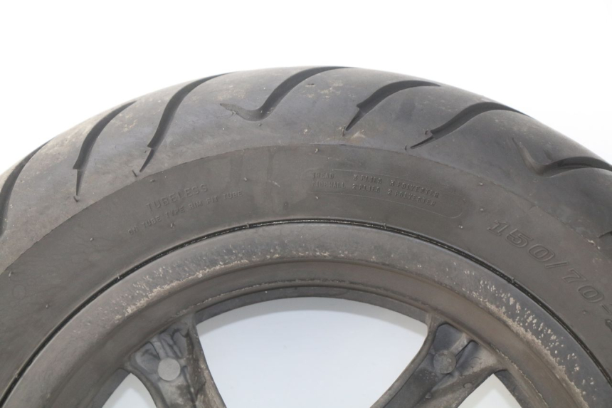 photo de CERCHIO POSTERIORE KYMCO DINK STREET 125 (2009 - 2014) - Dettagli dei punti di fissaggio