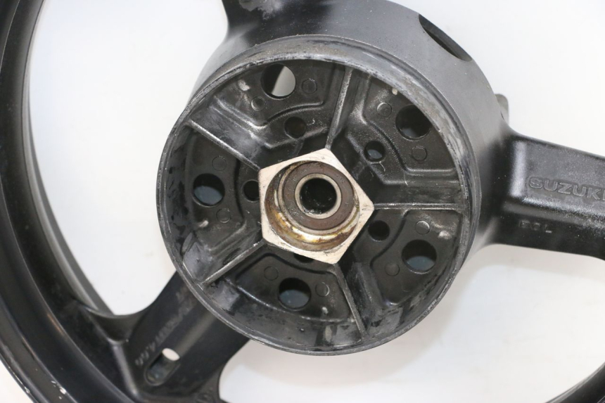 photo de CERCHIO POSTERIORE SUZUKI DL V STROM 1000 (2002 - 2007) - Dettagli dei punti di fissaggio