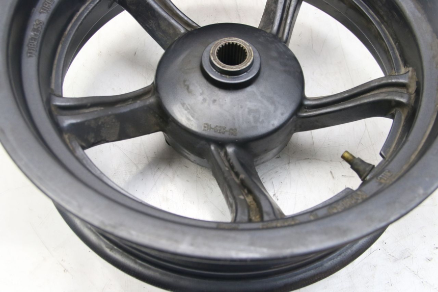 photo de CERCHIO POSTERIORE KYMCO DOWNTOWN ABS 125 (2015 - 2017) - Primo piano tecnico