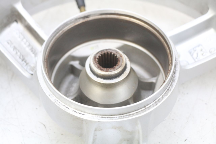 photo de CERCHIO POSTERIORE PEUGEOT E-VIVACITY 1 (2012 - 2018) - Caratteristiche distintive