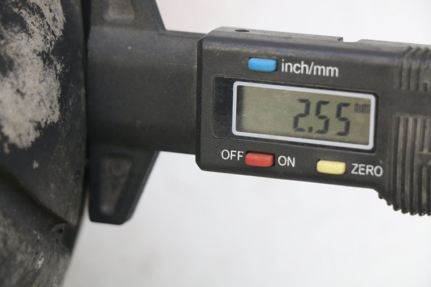 photo de CERCHIO POSTERIORE PEUGEOT ELYSEO 125 (1999 - 2004) - Zoom sullo stato d'uso