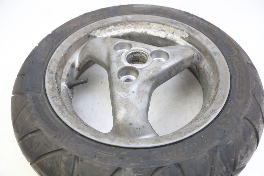 photo de CERCHIO POSTERIORE PEUGEOT ELYSEO 125 (1999 - 2004) - Dettagli dei punti di fissaggio