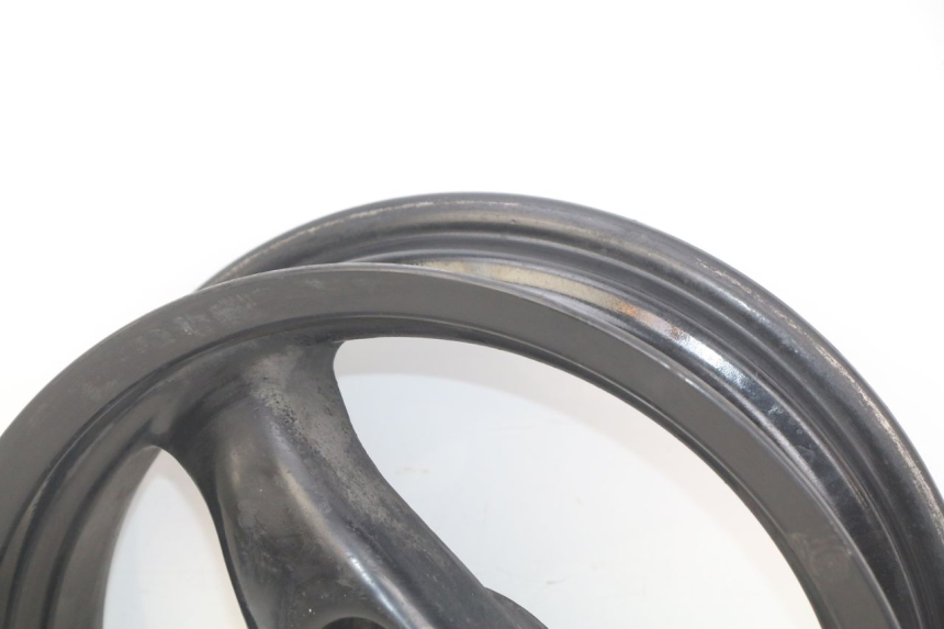 photo de CERCHIO POSTERIORE PEUGEOT ELYSTAR 50 (2002 - 2014) - Stato della superficie e materiale