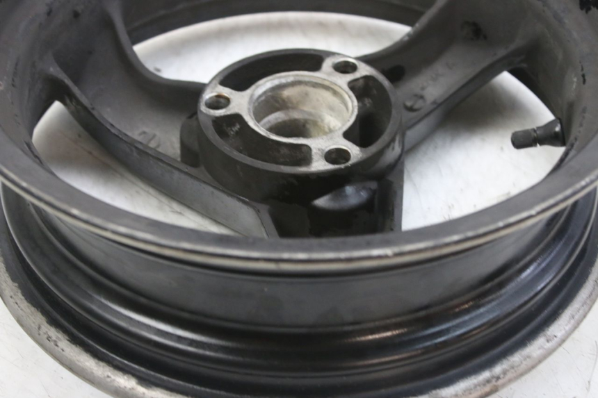 photo de CERCHIO POSTERIORE PEUGEOT ELYSTAR 50 (2002 - 2014) - Zoom sullo stato d'uso