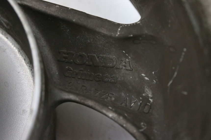 photo de CERCHIO POSTERIORE HONDA FES S-WING SWING ABS 125 (2007 - 2015) - Dettagli dei punti di fissaggio