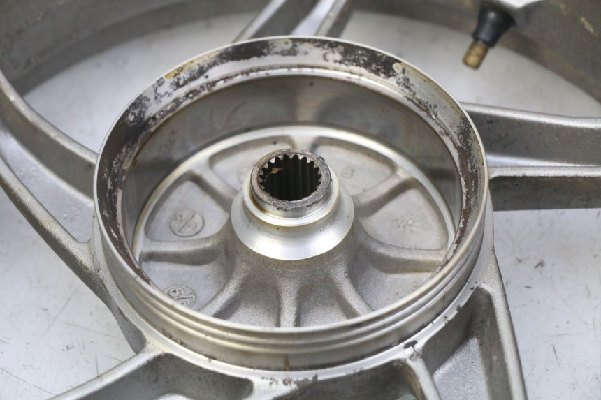 photo de CERCHIO POSTERIORE SYM FIDDLE 2 50 (2008 - 2013) - Primo piano tecnico