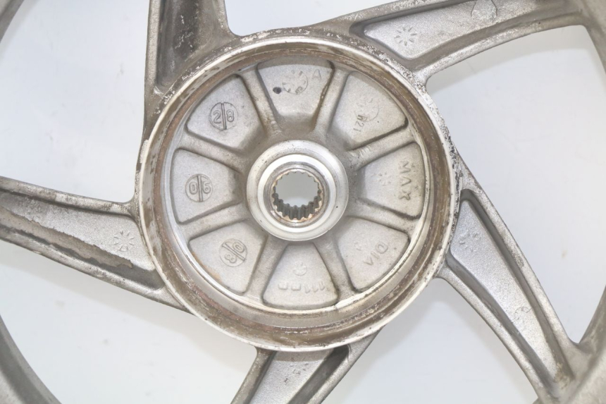 photo de CERCHIO POSTERIORE SYM FIDDLE 2 50 (2008 - 2013) - Marcature e riferimenti originali