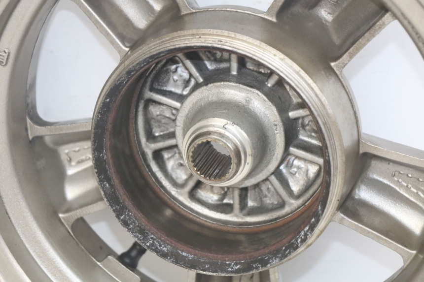 photo de CERCHIO POSTERIORE SYM FIDDLE 3 III 125 (2014 - 2020) - Primo piano tecnico