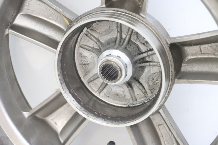 photo de CERCHIO POSTERIORE SYM FIDDLE 3 III 50 (2014 - 2020) - Altra angolazione