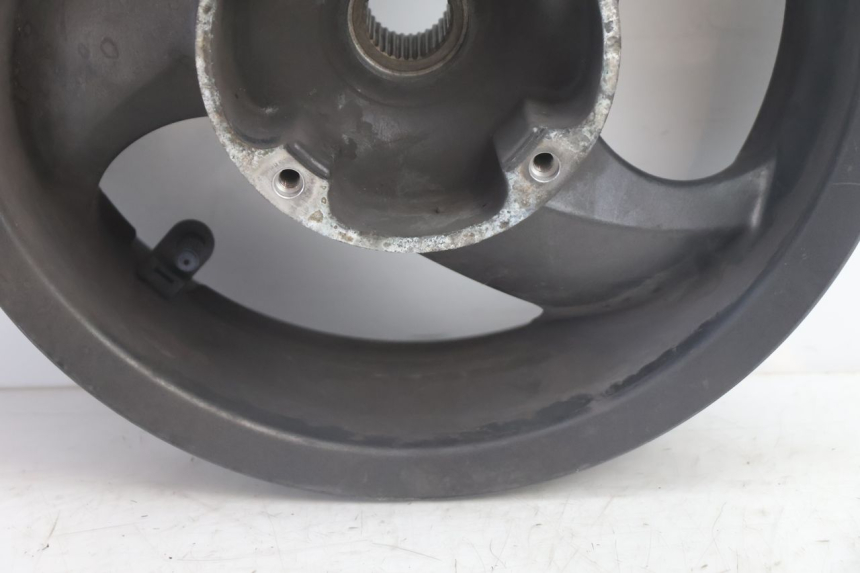 photo de CERCHIO POSTERIORE HONDA FJS SILVER WING SILVERWING 400 (2005 - 2008) - Zoom sullo stato d'uso