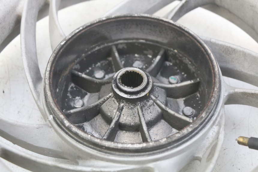 photo de CERCHIO POSTERIORE PIAGGIO FLY 4T 50 (2013 - 2017) - Marcature e riferimenti originali