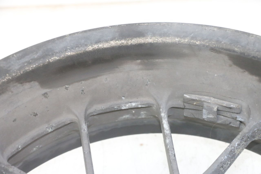 photo de CERCHIO POSTERIORE HONDA FORZA ABS 300 (2013 - 2017) - Primo piano ad alta risoluzione