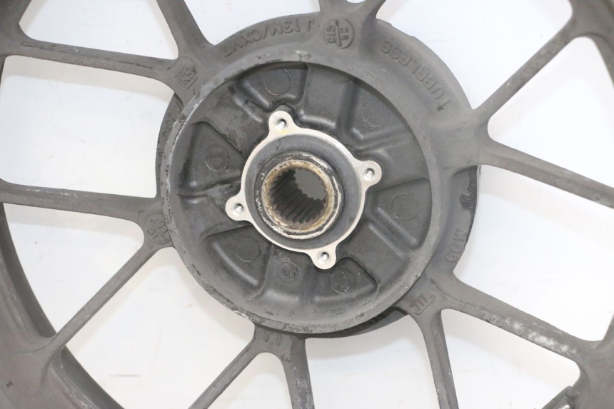 photo de CERCHIO POSTERIORE HONDA FORZA ABS 300 (2013 - 2017) - Dettagli dei punti di fissaggio