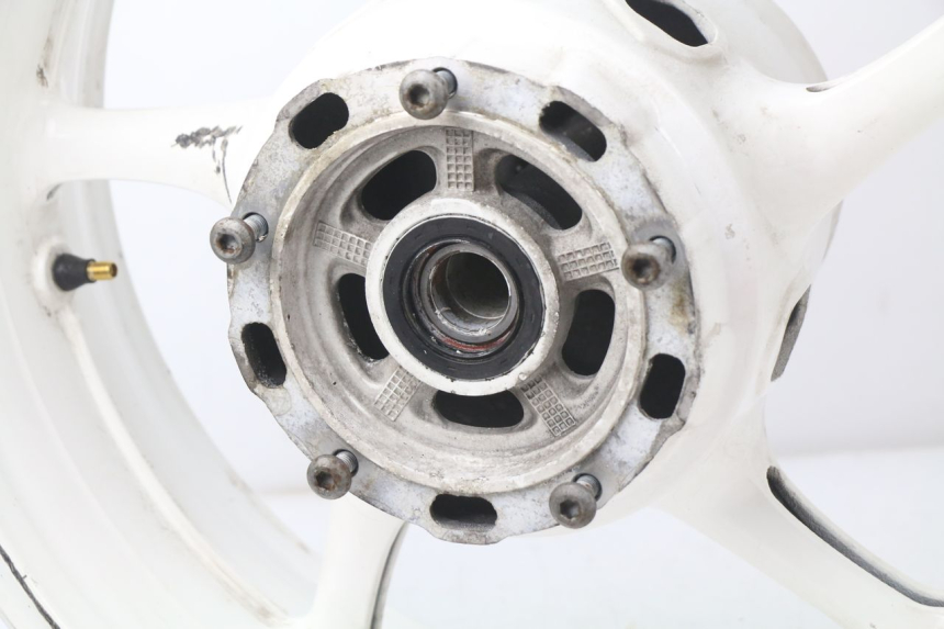 photo de CERCHIO POSTERIORE YAMAHA FZ8 800 (2010 - 2016) - Dettagli dei punti di fissaggio