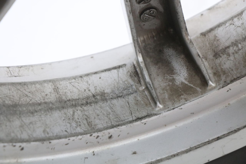 photo de CERCHIO POSTERIORE PEUGEOT GEOPOLIS RS 125 (2007 - 2009) - Caratteristiche distintive