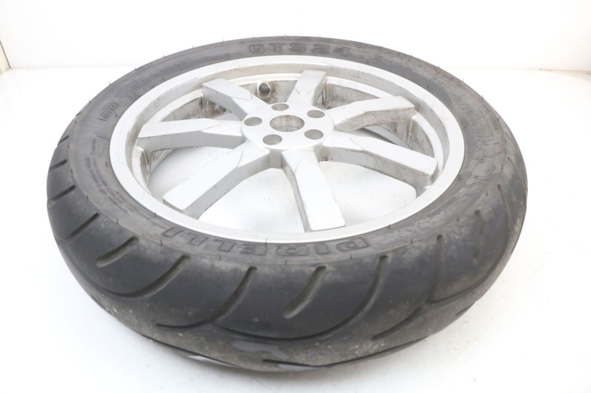 photo de CERCHIO POSTERIORE PEUGEOT GEOPOLIS RS 125 (2007 - 2009) - Primo piano tecnico