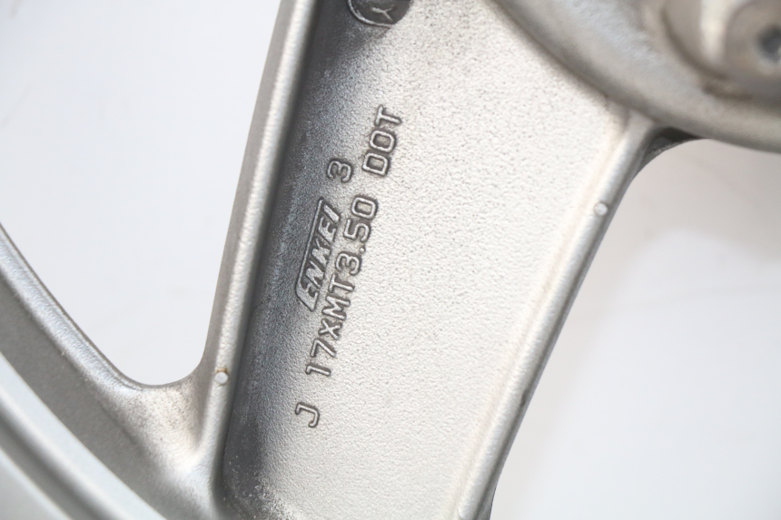 photo de CERCHIO POSTERIORE KAWASAKI GPZ S 500 (1994 - 2005) - Altra vista dell'articolo