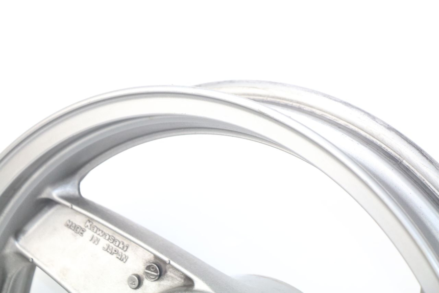 photo de CERCHIO POSTERIORE KAWASAKI GPZ S 500 (1994 - 2005) - Primo piano tecnico