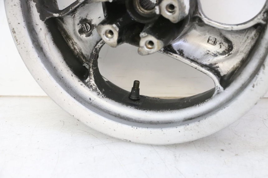 photo de CERCHIO POSTERIORE KYMCO GRAND DINK 125 (2002 - 2007) - Zoom sullo stato d'uso