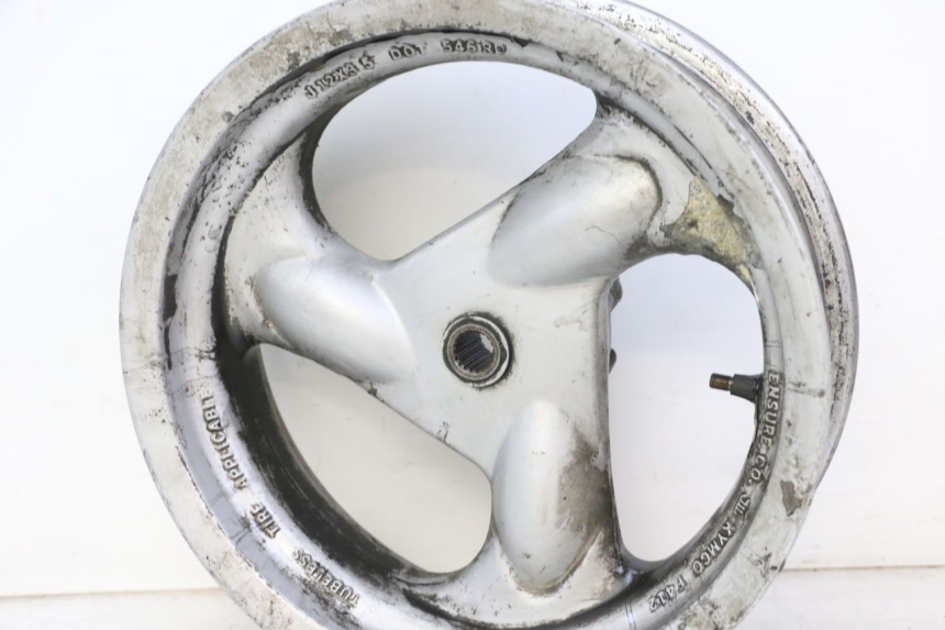 photo de CERCHIO POSTERIORE KYMCO GRAND DINK 125 (2002 - 2007) - Dettagli dei punti di fissaggio