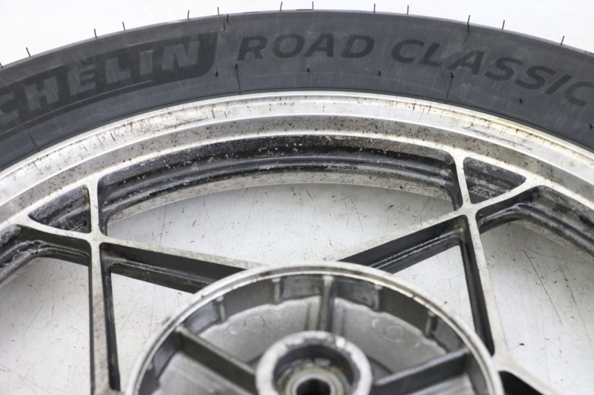 photo de CERCHIO POSTERIORE SUZUKI GSX E 250 (1982 - 1983) - Dettagli dei punti di fissaggio