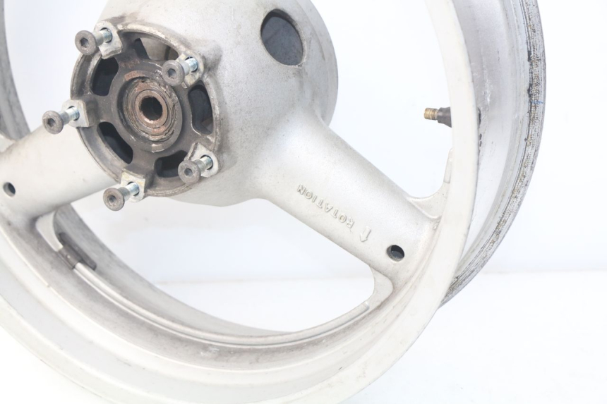 photo de CERCHIO POSTERIORE SUZUKI GSX-F GSXF 600 (1998 - 2004) - Primo piano tecnico