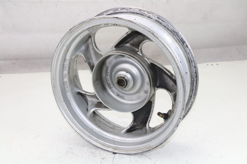 photo de CERCHIO POSTERIORE SYM GTS EVO 125 (2009 - 2013) - Dettagli dei punti di fissaggio