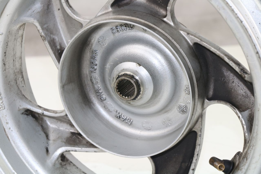 photo de CERCHIO POSTERIORE SYM GTS EVO 125 (2009 - 2013) - Stato della superficie e materiale