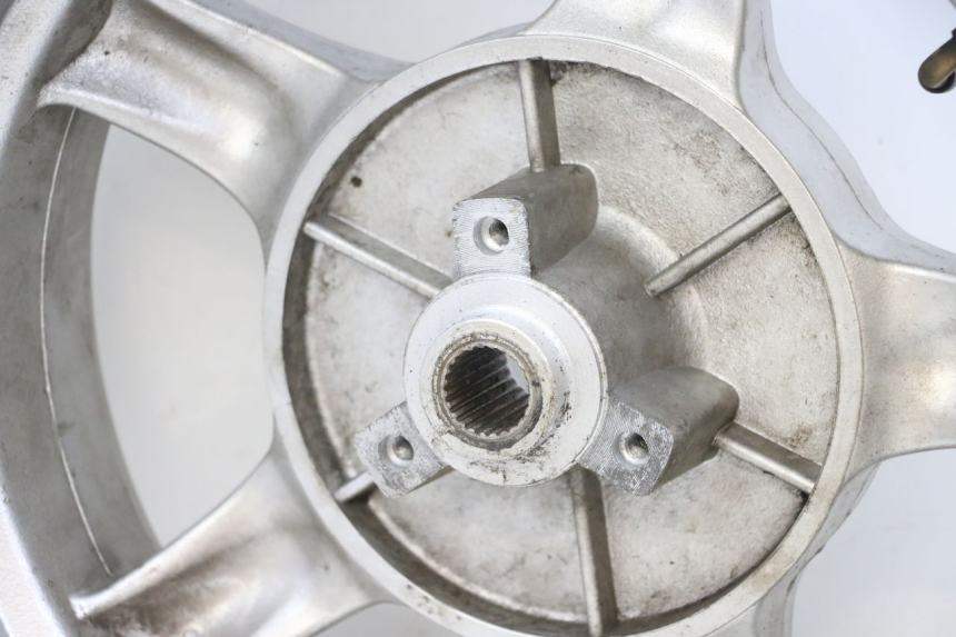 photo de CERCHIO POSTERIORE JM MOTORS GTS 125 (2015 - 2019) - Caratteristiche distintive