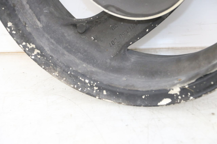 photo de CERCHIO POSTERIORE HONDA FES S-WING SWING 125 (2007 - 2015) - Zoom sullo stato d'uso