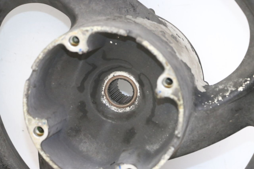 photo de CERCHIO POSTERIORE HONDA FES S-WING SWING 125 (2007 - 2015) - Primo piano tecnico