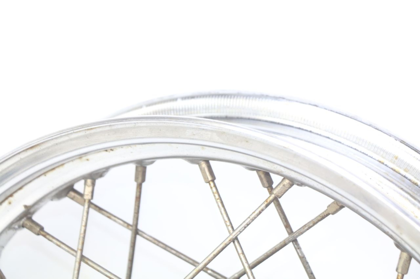 photo de CERCHIO POSTERIORE SYM HUSKY 125 (1999 - 2005) - Stato della superficie e materiale