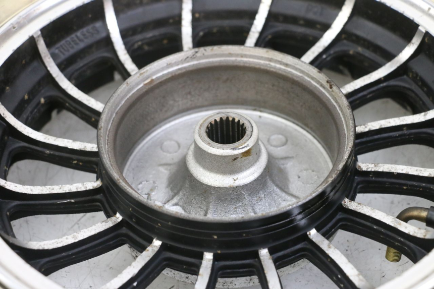 photo de CERCHIO POSTERIORE JM MOTORS VX 125 (2022 - 2025) - Primo piano ad alta risoluzione