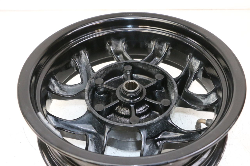 photo de CERCHIO POSTERIORE SYM JOYMAX 125 (2010 - 2017) - Marcature e riferimenti originali