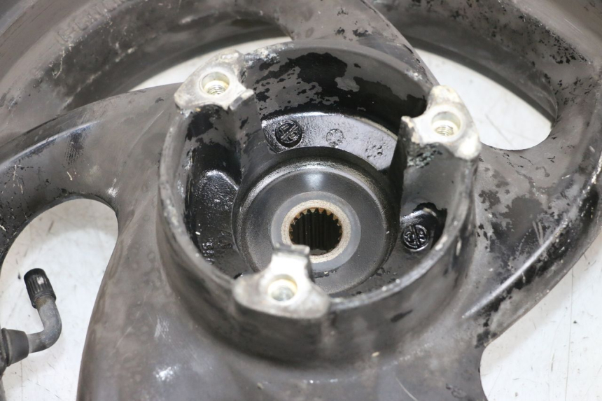 photo de CERCHIO POSTERIORE SYM JOYRIDE EVO 125 (2009 - 2016) - Primo piano ad alta risoluzione