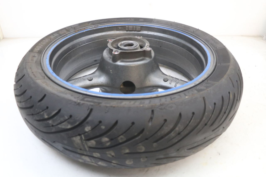 photo de CERCHIO POSTERIORE KAWASAKI ZR7 ZR-7 S 750 (1999 - 2004) - Dettagli dei punti di fissaggio