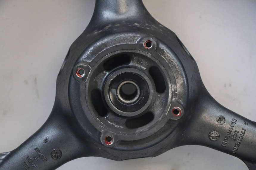 photo de CERCHIO POSTERIORE KAWASAKI ZR7 ZR-7 S 750 (1999 - 2004) - Marcature e riferimenti originali