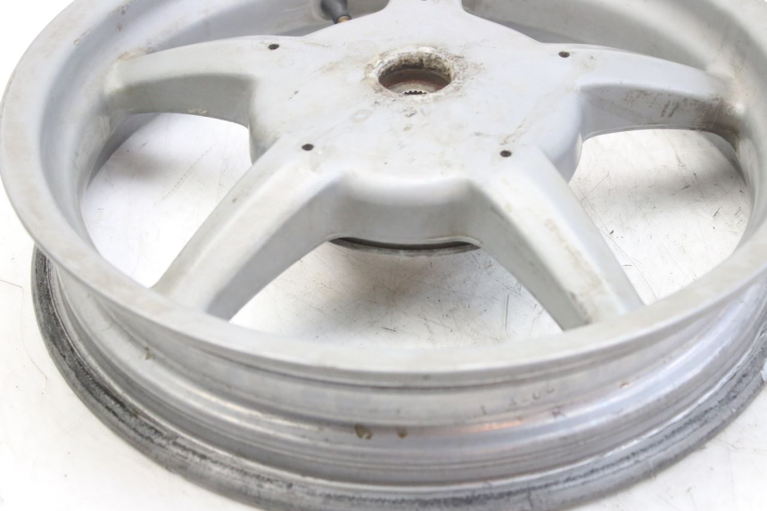 photo de CERCHIO POSTERIORE PIAGGIO LIBERTY 4T 50 (2004 - 2008) - Dettagli dei punti di fissaggio