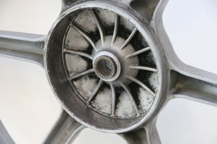 photo de CERCHIO POSTERIORE PIAGGIO LIBERTY 50 (1998 - 2003) - Dettagli dei punti di fissaggio