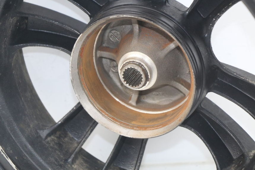 photo de CERCHIO POSTERIORE KYMCO LIKE 2T 50 (2009 - 2018) - Dettagli dei punti di fissaggio