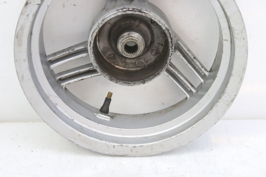 photo de CERCHIO POSTERIORE PEUGEOT LUDIX 50 (2008 - 2017) - Primo piano tecnico