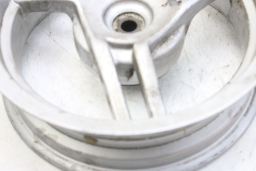 photo de CERCHIO POSTERIORE PEUGEOT LUDIX 50 (2008 - 2017) - Dettagli dei punti di fissaggio