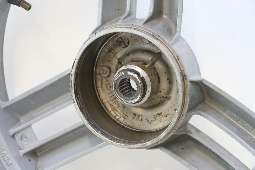 photo de CERCHIO POSTERIORE PEUGEOT LUDIX 50 (2005 - 2007) - Primo piano tecnico